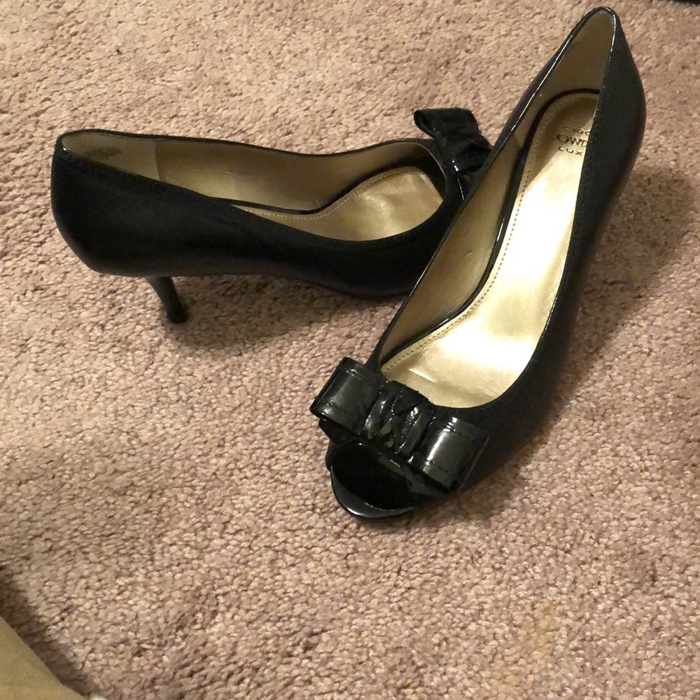 Joan & David Luxe Size 11M Black Peep Kitten Heel